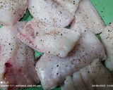 Foto del paso 1 de la receta: Suprema de merluza con salsa y calamares 😉😉