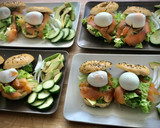 Foto del paso 7 de la receta: Brunch perfecto: Huevos benedictinos con salmón marinado en bagels caseros