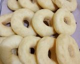 Foto langkah ke 4 dari resep Donat Maizena.