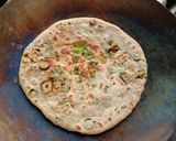 A picture of step 3 of Spring Onion Paratha.