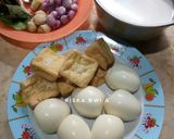 Foto langkah ke 1 dari resep Opor Putih Telur Tahu.