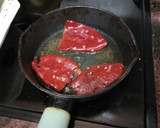 Foto del paso 1 de la receta: Bocadillo de pata asada con pimiento del piquillo, queso curado y huevo duro