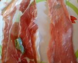 A picture of step 3 of Saltimbocca alla romana.