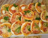 صورة لخطوة 2 من وصفة ميني بيتزا 🍕
