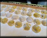 Foto del passaggio 5 della ricetta Ravioli Ripieni di Zucca e Funghi