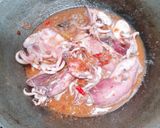 Foto langkah ke 3 dari resep Tumis cumi pedas.