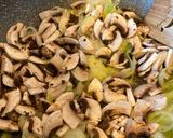 Krémes cukkinis gombás laska omlós csirkemellel🍄🍅🍜 recept fázis 1 fotója