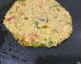 ચીઝ મેગી પિઝા રેસીપી સ્ટેપ3ફોટો