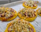 Foto langkah ke 4 dari resep Pizza Labu Kuning.