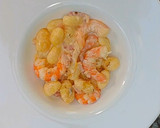 Foto del paso 7 de la receta: Ñoquis con bacon y langostinos