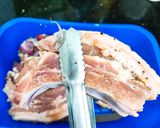 Hình bước làm 1 của món Sườn heo chiên mắm ruốc