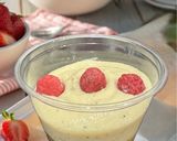 Foto del passaggio 6 della ricetta Tortino allo Yogurt e Lamponi con Crema Inglese al Latte Condensato