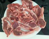 Foto del paso 1 de la receta: Chuletas de cordero en salsa de pimiento