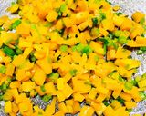 Hình bước làm 2 của món Bánh Chả Tôm