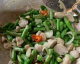 Foto langkah ke 3 dari resep Tumis Jamur Kancing Buncis.