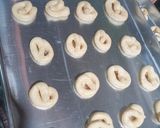 Foto langkah ke 5 dari resep Kue Sagu Keju (Tapioka keju).