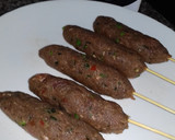 A picture of step 3 of Meat kofta with naan bread.