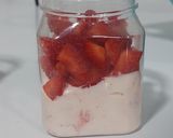 Foto del paso 5 de la receta: Postre helado con frutillas en vasito