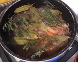 Une image de l'étape 5 de Bouillon de crevettes au thym, laurier et fenugrec.
