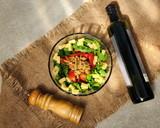Foto del paso 4 de la receta: 🌱🥗 Ensalada de espinaca, tomate cherry, queso y nuez 🥗🌱
