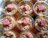 Foto langkah ke 3 dari resep Cup Mie Kornet.