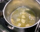 Une image de l'étape 1 de Sauce béchamel à ma façon au bouillon de gambas.