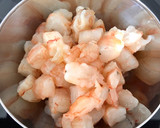 Foto del paso 3 de la receta: Pasta “Nero dí sepia” con Salmon y Gambas