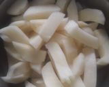 A picture of step 1 of Glaze honey chilli potatoes.