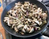 Une image de l'étape 9 de Sauté de porc aux champignons, tomates, oignons rouges et persil d'algues.