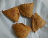 A picture of step 8 of Aloo samosaa.