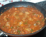 Foto del paso 7 de la receta: Salchichas y butifarras con tomate y verduras