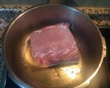Foto del paso 2 de la receta: Cinta de lomo de cerdo con salsa de cebolla y almendras en olla
