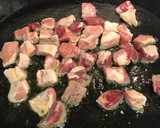 Foto del paso 2 de la receta: Paella 🥘 de secreto ibérico, ajos tiernos y alcachofas