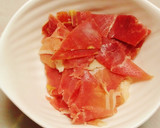 Foto del paso 4 de la receta: Guisantes con jamón y morcilla con parmesano.