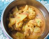 A picture of step 7 of Cauliflower, potato gravy masala vegetable.