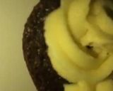 A picture of step 7 of 👩🏻‍❤️‍👨🏼Couples Cupcakes 🧁.