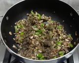 A picture of step 3 of Pepper mushroom mini bread pizza.
