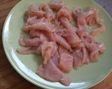 Foto del passaggio 1 della ricetta Pollo alle mandorle