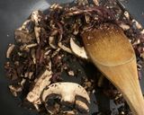 A picture of step 3 of Mushroom, spinach and chestnuts on toast.