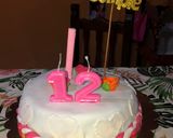 Foto del paso 3 de la receta: Torta de cumpleaños con bizcochuelo casero 😋