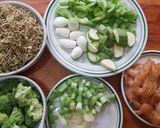 Foto del paso 1 de la receta: Salteado de pollo con germinados de lenteja