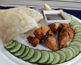 A picture of step 6 of Chicken tikka with chutney and paratha.