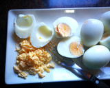 Foto del paso 3 de la receta: Huevos rellenos con atún