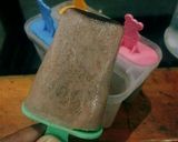 Foto langkah ke 10 dari resep Milo Popsicles.