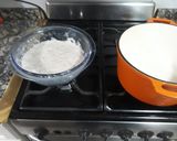 Foto del paso 2 de la receta: Pan sin amasar (no knead bread) cocinado en el horno en cacerola de hierro