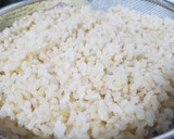 Foto del paso 4 de la receta: Tiras de contramuslo de pollo, arroz integral y ensalada china😋