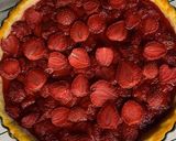 Foto langkah ke 3 dari resep Strawberry Tarlets.