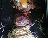 Foto del paso 6 de la receta: Cuadril con huevo en colchón de cebolla a la plancha