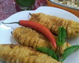 A picture of step 4 of Wrapped chillies samosas.