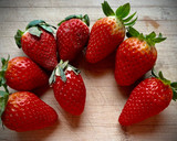 Foto del paso 1 de la receta: Fresas con anchoas en almíbar de naranja